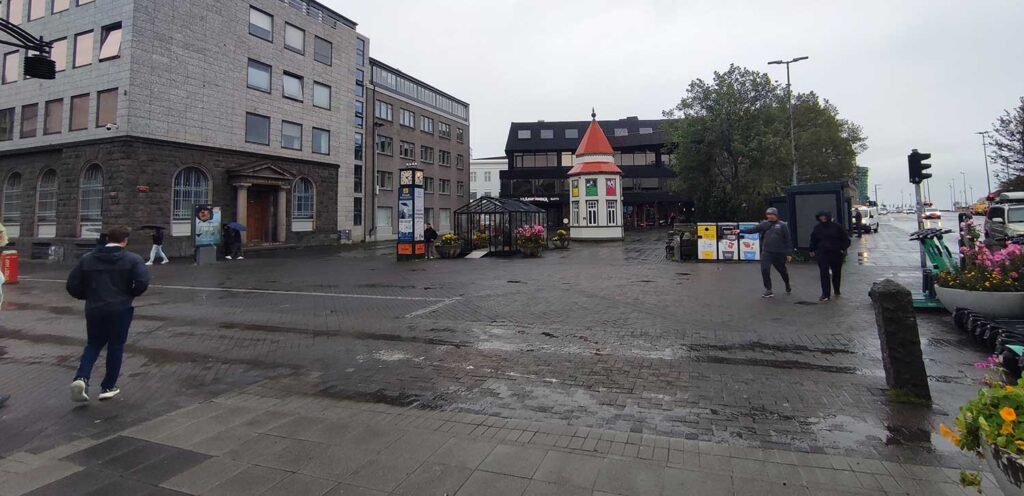 Picture of a square in Reykjavik where accessibility cues could be implemented.